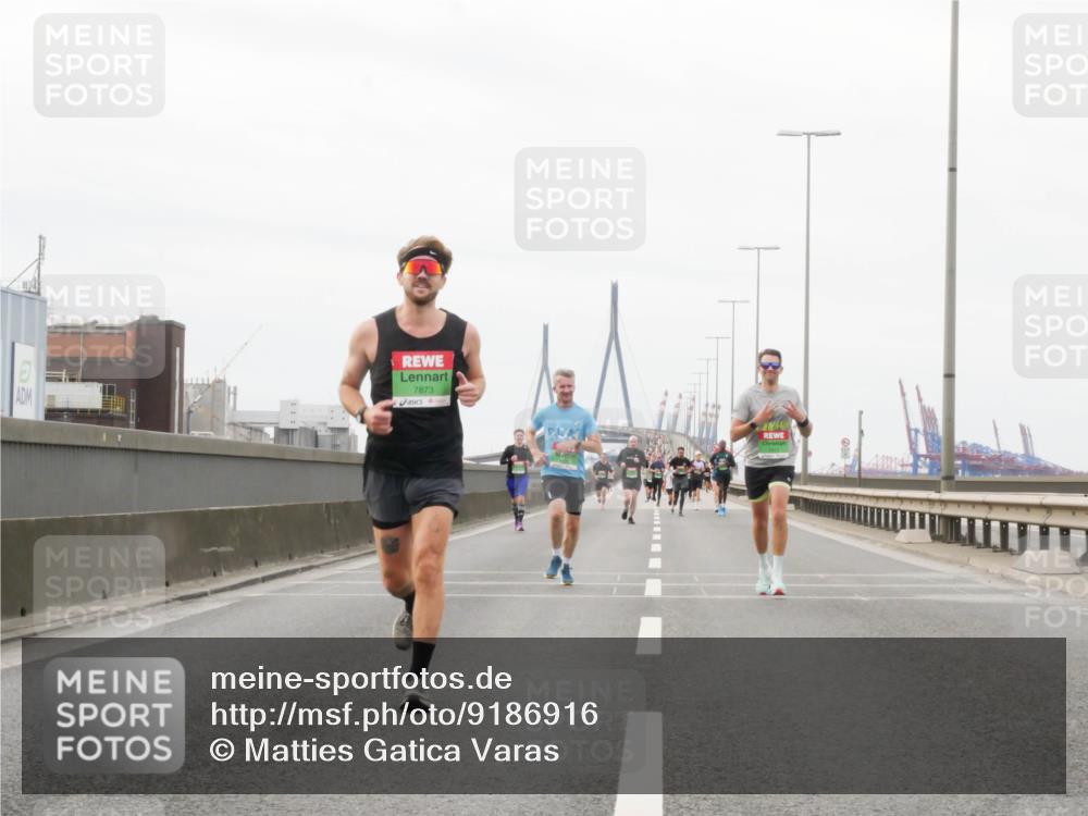 03.10.2025 - Köhlbrandbrückenlauf Matties Gatica Varas http://msf.ph/oto/9186916 03.10.2025 15:48:11 Position 3 7873 meine-sportfotos.de