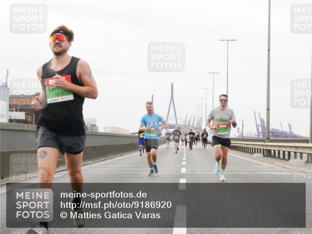 03.10.2025 - Köhlbrandbrückenlauf Matties Gatica Varas http://msf.ph/oto/9186920 03.10.2025 15:48:12 Position 3 7873 meine-sportfotos.de