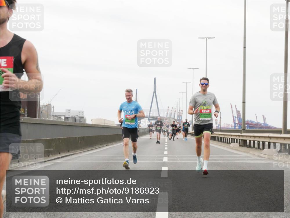 03.10.2025 - Köhlbrandbrückenlauf Matties Gatica Varas http://msf.ph/oto/9186923 03.10.2025 15:48:12 Position 3  meine-sportfotos.de