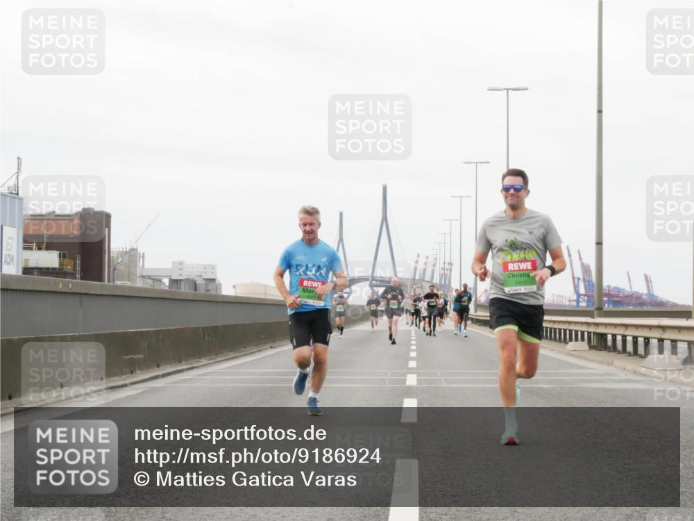 03.10.2025 - Köhlbrandbrückenlauf Matties Gatica Varas http://msf.ph/oto/9186924 03.10.2025 15:48:13 Position 3 7411 meine-sportfotos.de