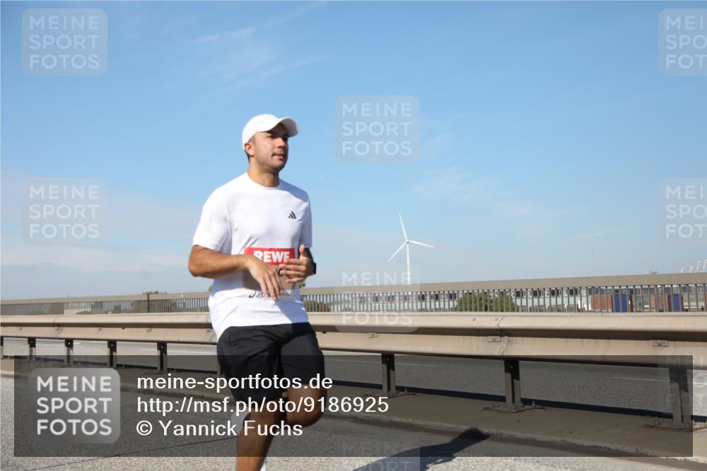 03.10.2025 - Köhlbrandbrückenlauf Yannick Fuchs http://msf.ph/oto/9186925 03.10.2025 11:45:19 Position 3 1250821 meine-sportfotos.de