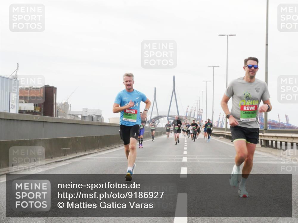 03.10.2025 - Köhlbrandbrückenlauf Matties Gatica Varas http://msf.ph/oto/9186927 03.10.2025 15:48:13 Position 3 10, 9377, 7411 meine-sportfotos.de