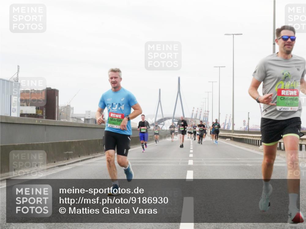03.10.2025 - Köhlbrandbrückenlauf Matties Gatica Varas http://msf.ph/oto/9186930 03.10.2025 15:48:14 Position 3 9377, 7411 meine-sportfotos.de