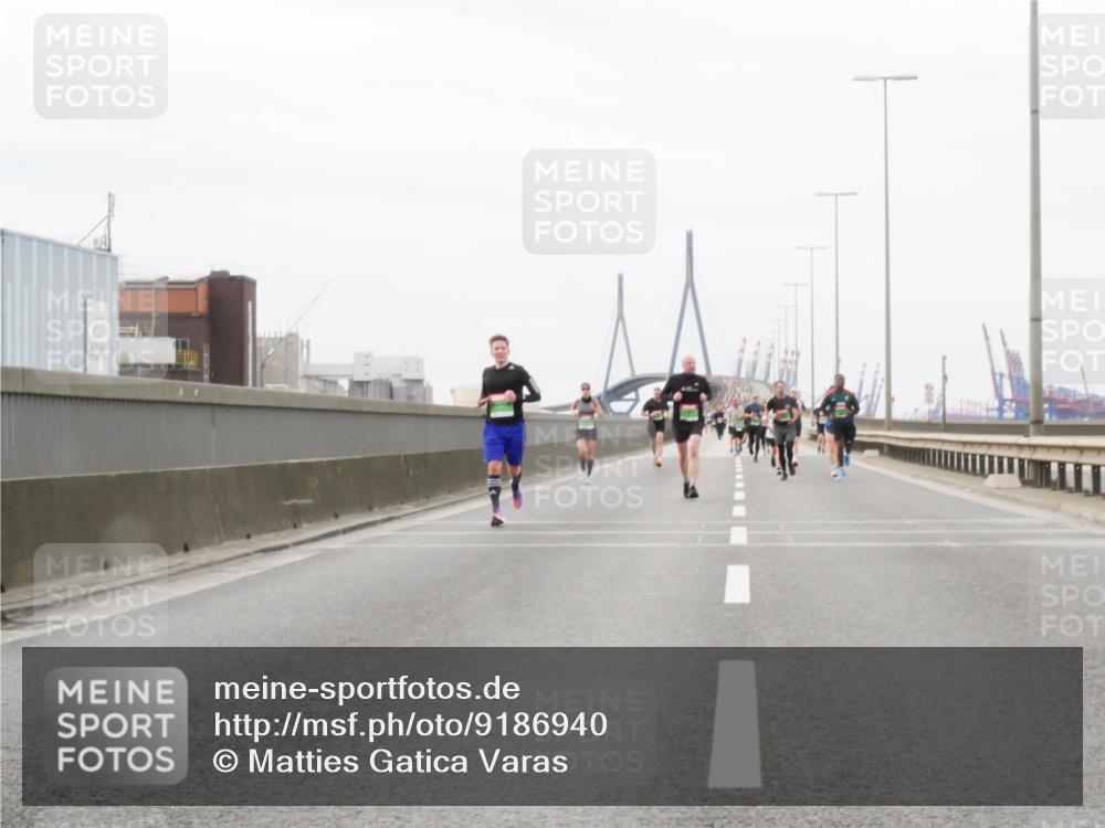 03.10.2025 - Köhlbrandbrückenlauf Matties Gatica Varas http://msf.ph/oto/9186940 03.10.2025 15:48:16 Position 3  meine-sportfotos.de