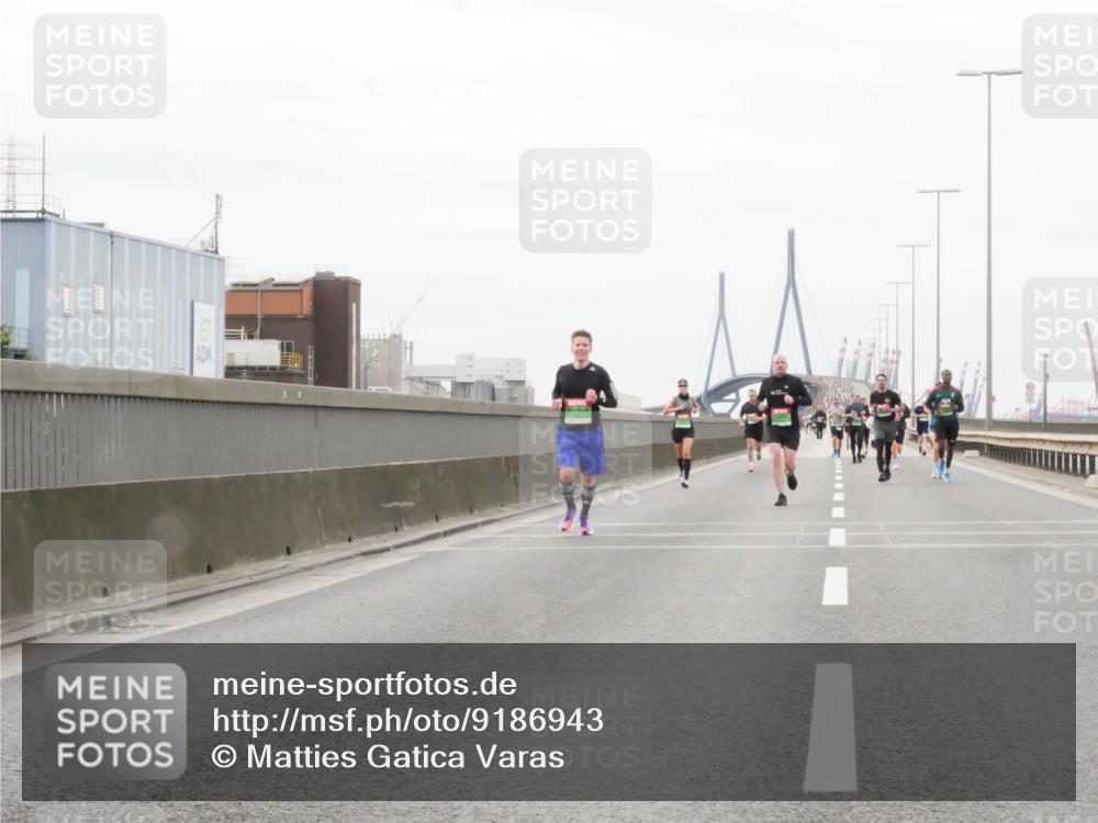 03.10.2025 - Köhlbrandbrückenlauf Matties Gatica Varas http://msf.ph/oto/9186943 03.10.2025 15:48:17 Position 3  meine-sportfotos.de