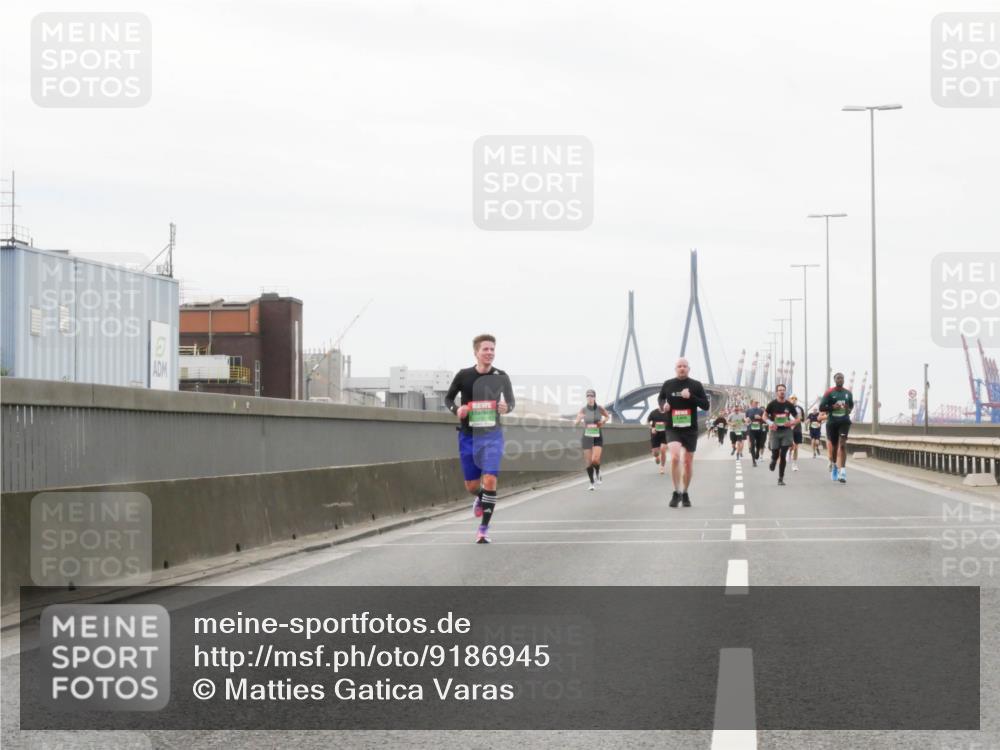 03.10.2025 - Köhlbrandbrückenlauf Matties Gatica Varas http://msf.ph/oto/9186945 03.10.2025 15:48:17 Position 3  meine-sportfotos.de