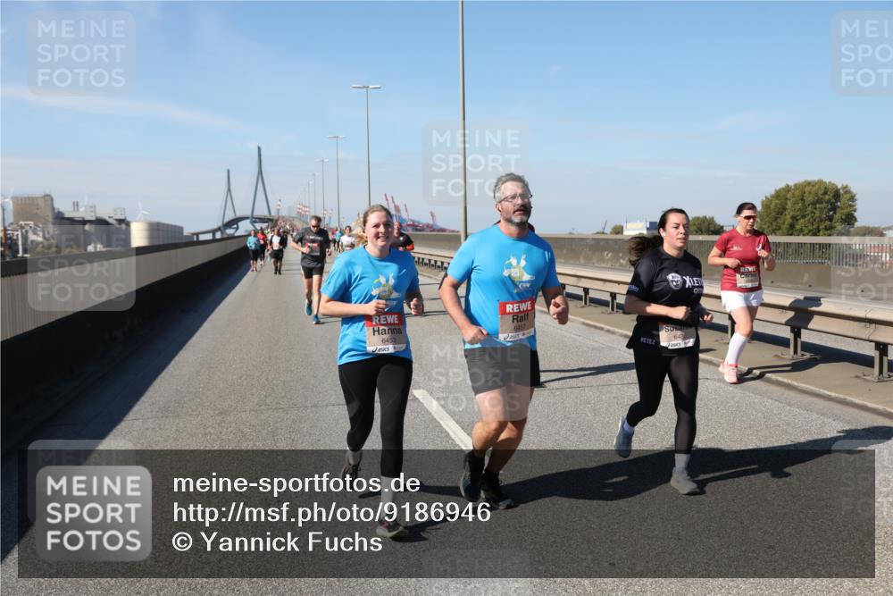 03.10.2025 - Köhlbrandbrückenlauf Yannick Fuchs http://msf.ph/oto/9186946 03.10.2025 12:06:08 Position 3 6453, 6457, 643 meine-sportfotos.de