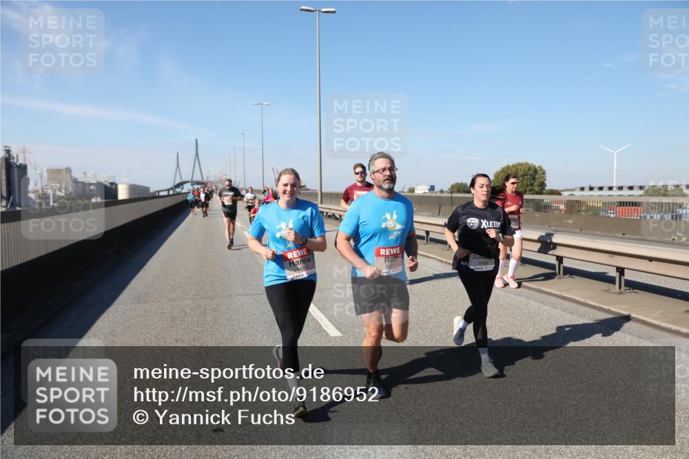 03.10.2025 - Köhlbrandbrückenlauf Yannick Fuchs http://msf.ph/oto/9186952 03.10.2025 12:06:09 Position 3 6453, 6457 meine-sportfotos.de