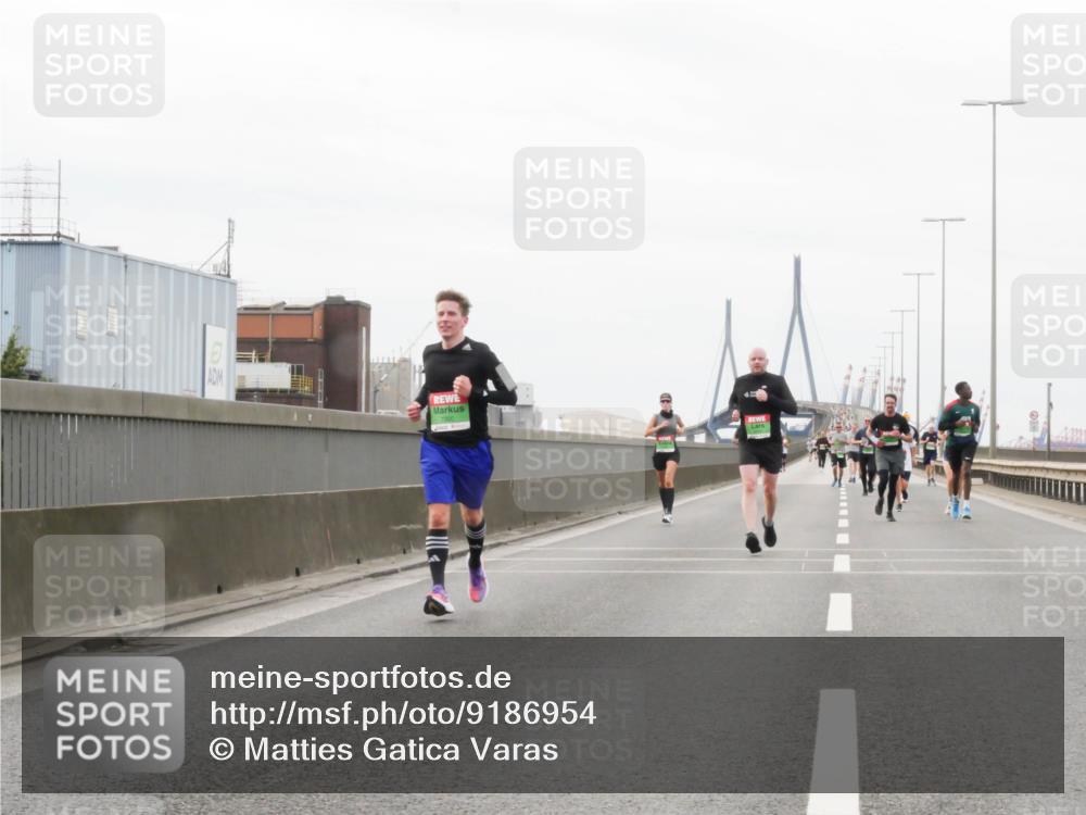 03.10.2025 - Köhlbrandbrückenlauf Matties Gatica Varas http://msf.ph/oto/9186954 03.10.2025 15:48:19 Position 3  meine-sportfotos.de