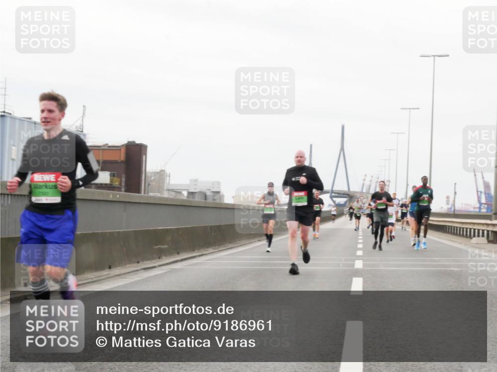 03.10.2025 - Köhlbrandbrückenlauf Matties Gatica Varas http://msf.ph/oto/9186961 03.10.2025 15:48:20 Position 3  meine-sportfotos.de