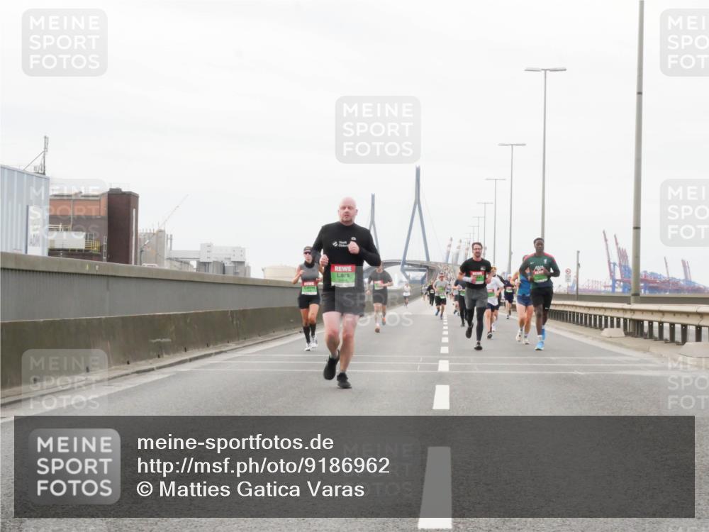 03.10.2025 - Köhlbrandbrückenlauf Matties Gatica Varas http://msf.ph/oto/9186962 03.10.2025 15:48:21 Position 3  meine-sportfotos.de