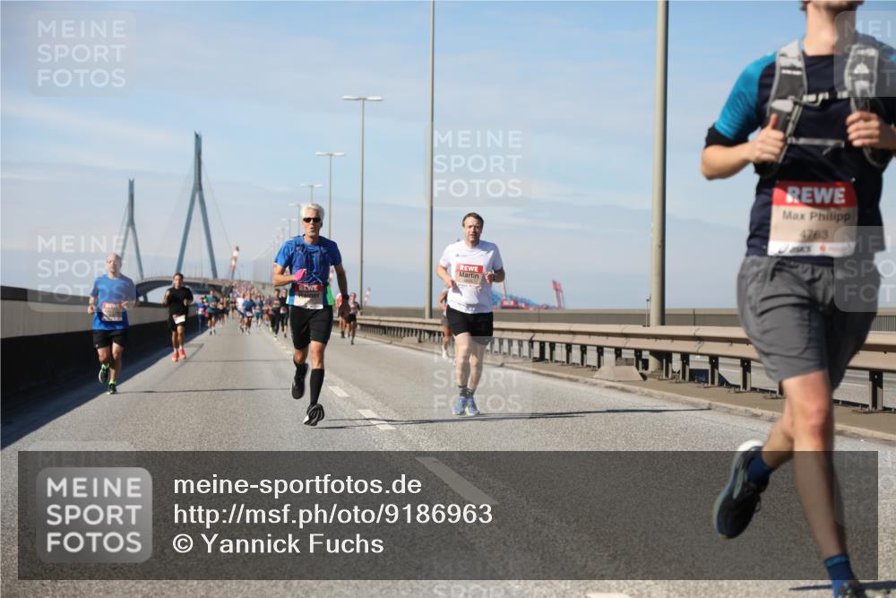 03.10.2025 - Köhlbrandbrückenlauf Yannick Fuchs http://msf.ph/oto/9186963 03.10.2025 11:45:24 Position 3 4763 meine-sportfotos.de