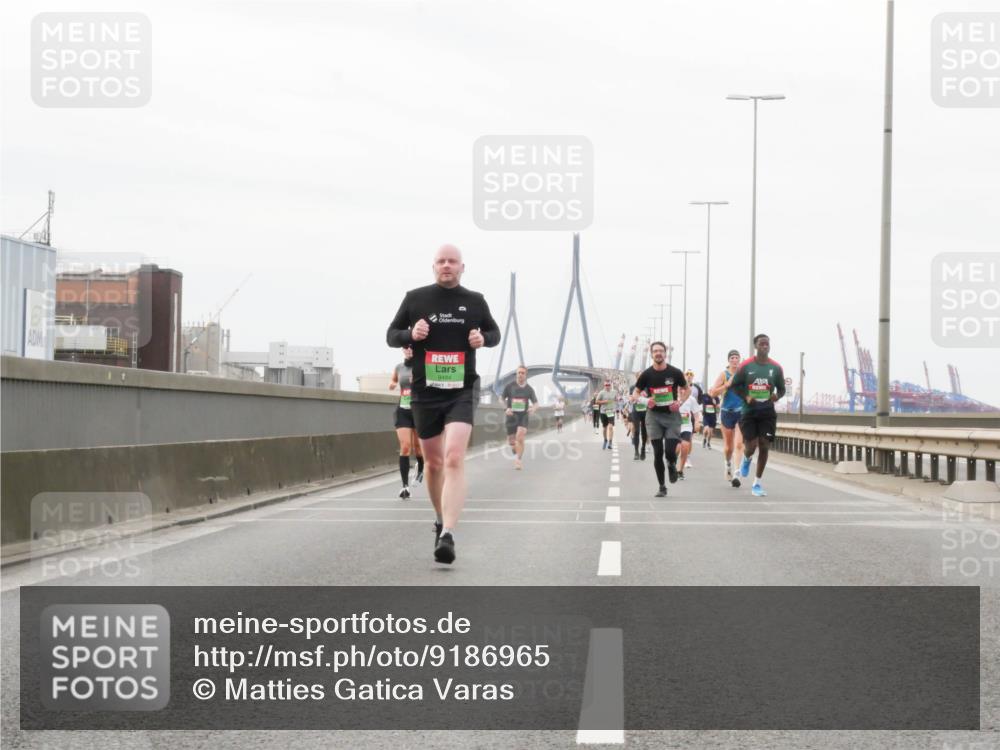 03.10.2025 - Köhlbrandbrückenlauf Matties Gatica Varas http://msf.ph/oto/9186965 03.10.2025 15:48:21 Position 3 9484 meine-sportfotos.de
