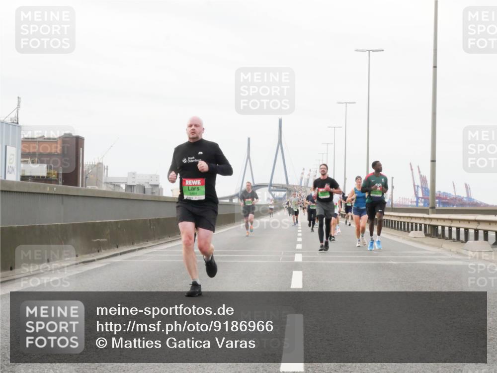03.10.2025 - Köhlbrandbrückenlauf Matties Gatica Varas http://msf.ph/oto/9186966 03.10.2025 15:48:21 Position 3 9484 meine-sportfotos.de