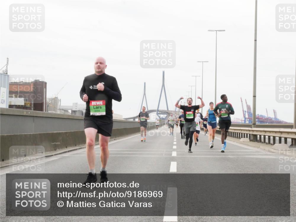 03.10.2025 - Köhlbrandbrückenlauf Matties Gatica Varas http://msf.ph/oto/9186969 03.10.2025 15:48:22 Position 3 9484 meine-sportfotos.de