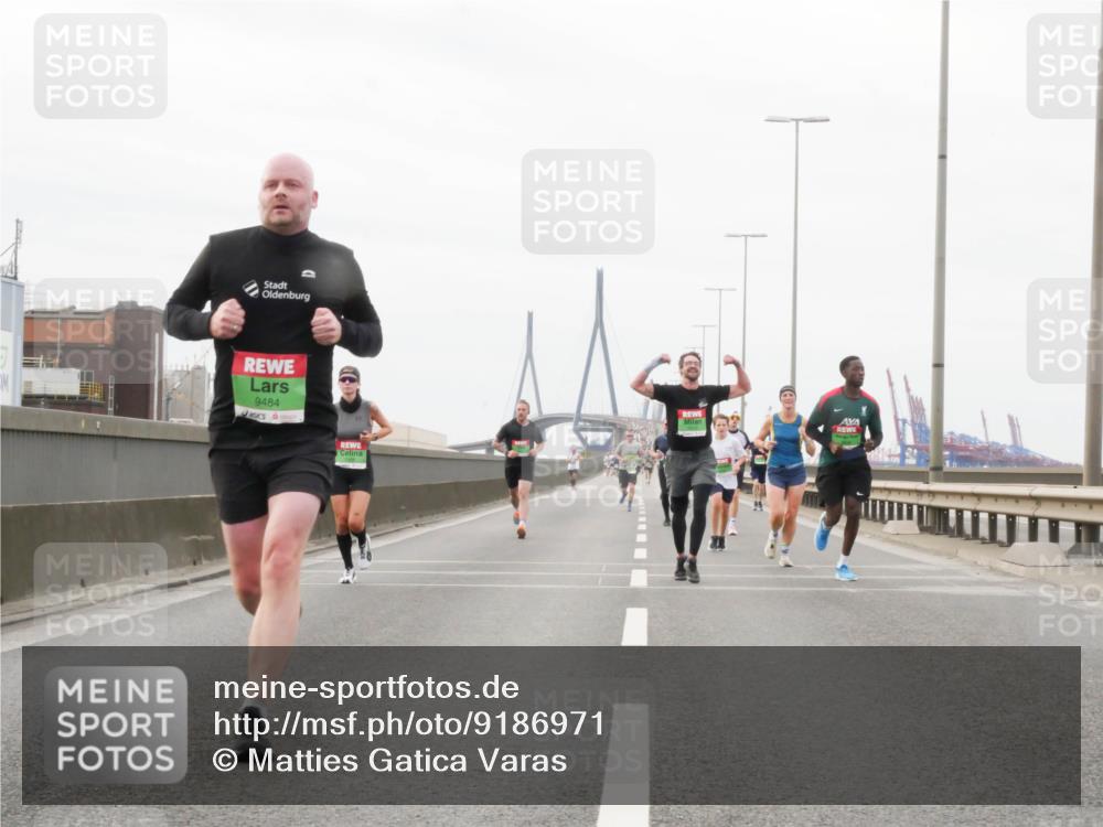03.10.2025 - Köhlbrandbrückenlauf Matties Gatica Varas http://msf.ph/oto/9186971 03.10.2025 15:48:22 Position 3 9484 meine-sportfotos.de