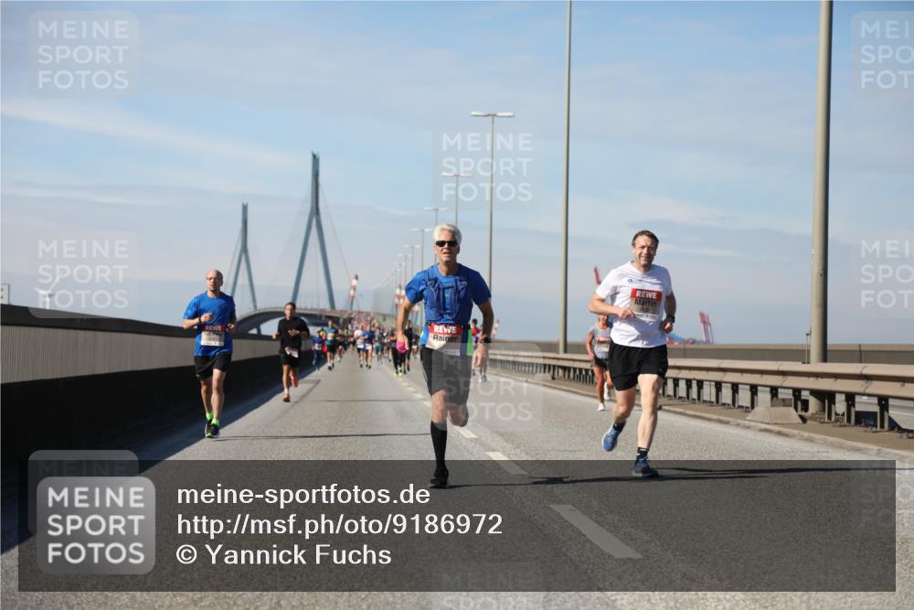 03.10.2025 - Köhlbrandbrückenlauf Yannick Fuchs http://msf.ph/oto/9186972 03.10.2025 11:45:24 Position 3  meine-sportfotos.de