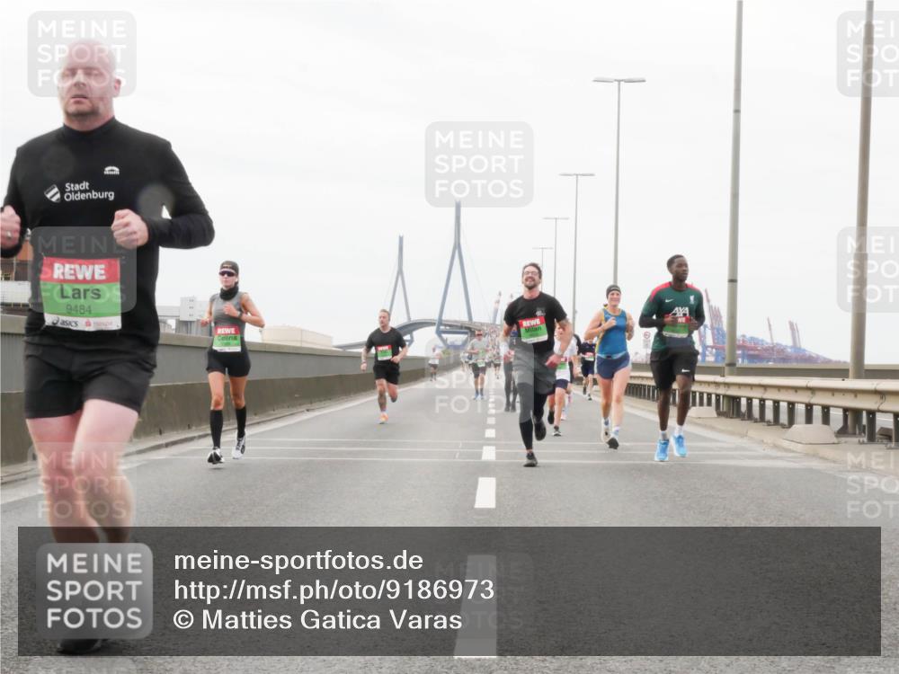 03.10.2025 - Köhlbrandbrückenlauf Matties Gatica Varas http://msf.ph/oto/9186973 03.10.2025 15:48:23 Position 3 9484 meine-sportfotos.de