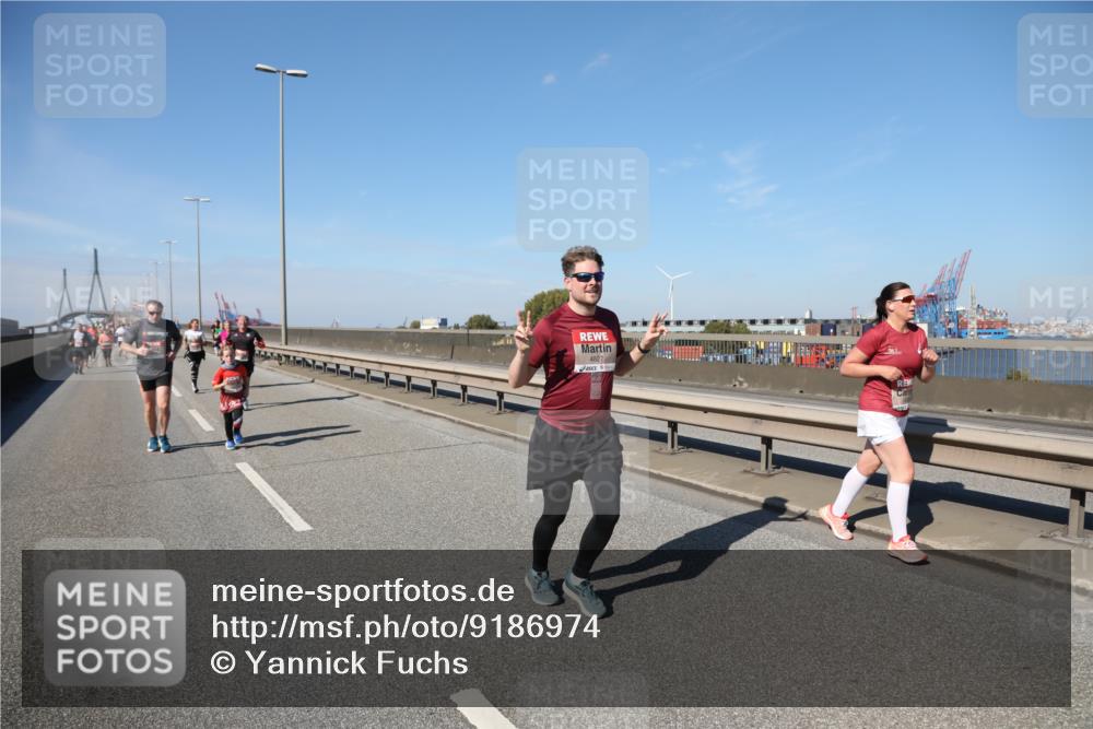 03.10.2025 - Köhlbrandbrückenlauf Yannick Fuchs http://msf.ph/oto/9186974 03.10.2025 12:06:10 Position 3  meine-sportfotos.de