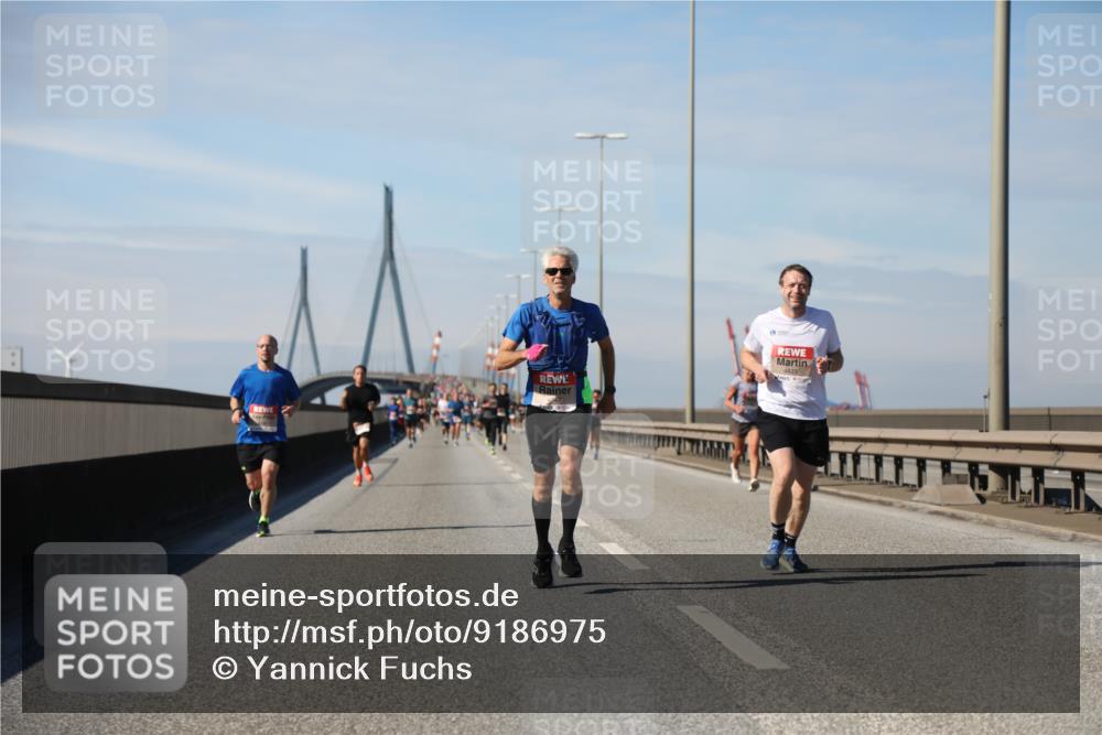 03.10.2025 - Köhlbrandbrückenlauf Yannick Fuchs http://msf.ph/oto/9186975 03.10.2025 11:45:24 Position 3  meine-sportfotos.de