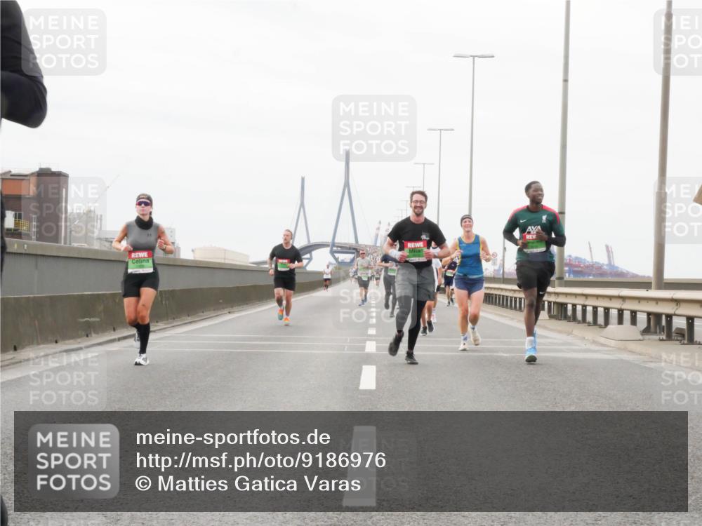 03.10.2025 - Köhlbrandbrückenlauf Matties Gatica Varas http://msf.ph/oto/9186976 03.10.2025 15:48:23 Position 3  meine-sportfotos.de