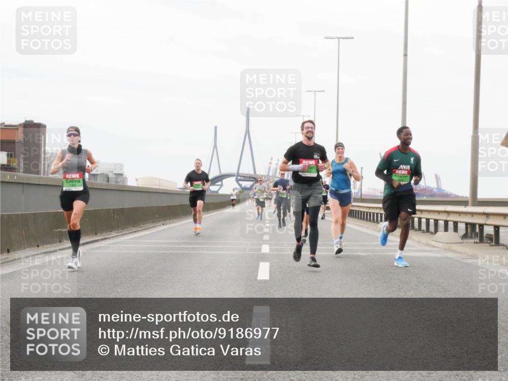 03.10.2025 - Köhlbrandbrückenlauf Matties Gatica Varas http://msf.ph/oto/9186977 03.10.2025 15:48:24 Position 3  meine-sportfotos.de