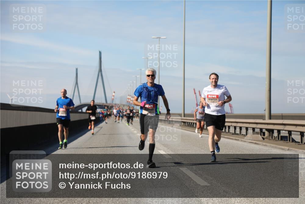 03.10.2025 - Köhlbrandbrückenlauf Yannick Fuchs http://msf.ph/oto/9186979 03.10.2025 11:45:25 Position 3  meine-sportfotos.de