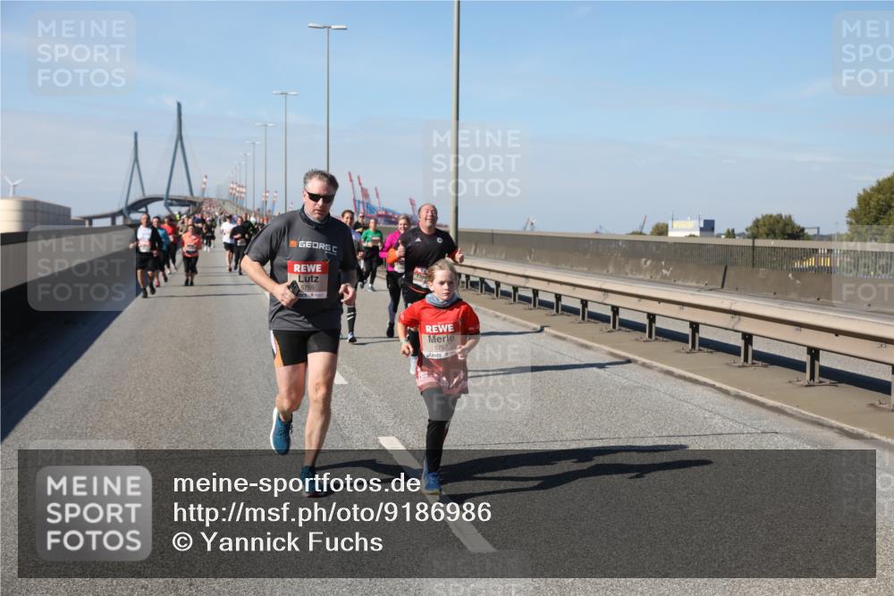 03.10.2025 - Köhlbrandbrückenlauf Yannick Fuchs http://msf.ph/oto/9186986 03.10.2025 12:06:11 Position 3 5755, 5757 meine-sportfotos.de