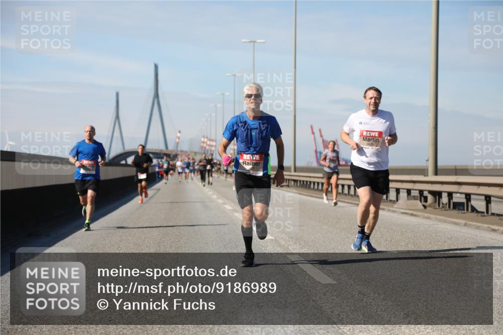 03.10.2025 - Köhlbrandbrückenlauf Yannick Fuchs http://msf.ph/oto/9186989 03.10.2025 11:45:25 Position 3 4425 meine-sportfotos.de