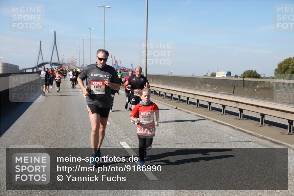 03.10.2025 - Köhlbrandbrückenlauf Yannick Fuchs http://msf.ph/oto/9186990 03.10.2025 12:06:12 Position 3 5755, 5757 meine-sportfotos.de