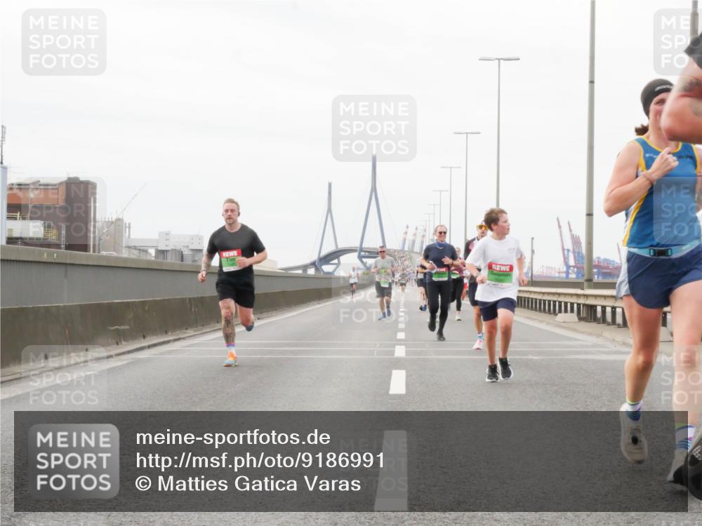 03.10.2025 - Köhlbrandbrückenlauf Matties Gatica Varas http://msf.ph/oto/9186991 03.10.2025 15:48:27 Position 3  meine-sportfotos.de