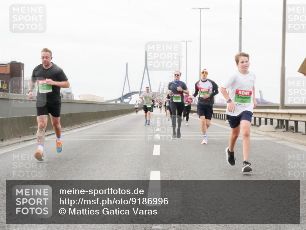 03.10.2025 - Köhlbrandbrückenlauf Matties Gatica Varas http://msf.ph/oto/9186996 03.10.2025 15:48:28 Position 3 7147, 7245 meine-sportfotos.de