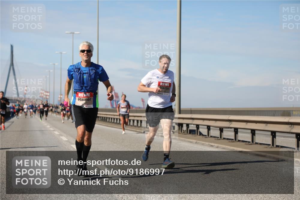 03.10.2025 - Köhlbrandbrückenlauf Yannick Fuchs http://msf.ph/oto/9186997 03.10.2025 11:45:25 Position 3 4047, 4425 meine-sportfotos.de