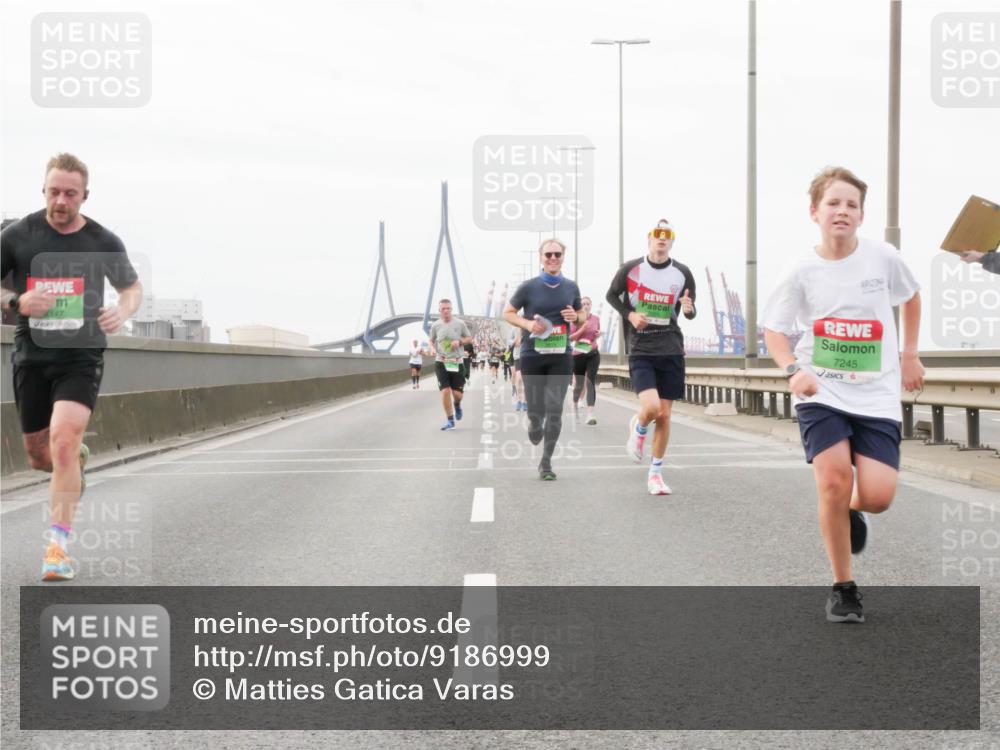 03.10.2025 - Köhlbrandbrückenlauf Matties Gatica Varas http://msf.ph/oto/9186999 03.10.2025 15:48:29 Position 3 147, 7245 meine-sportfotos.de