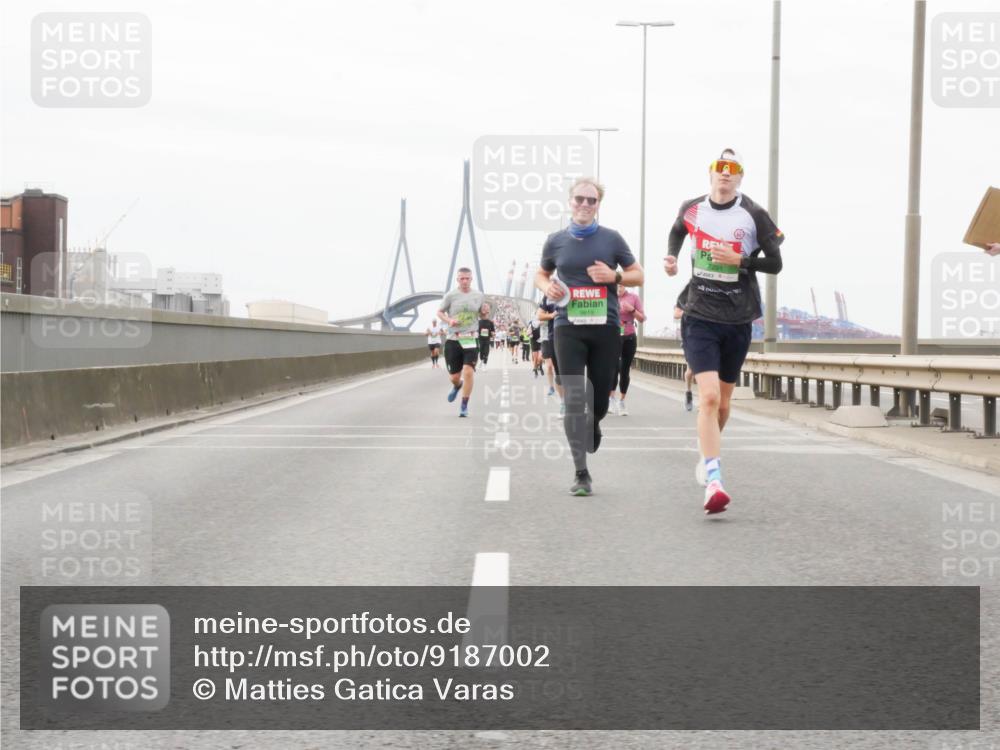 03.10.2025 - Köhlbrandbrückenlauf Matties Gatica Varas http://msf.ph/oto/9187002 03.10.2025 15:48:30 Position 3  meine-sportfotos.de
