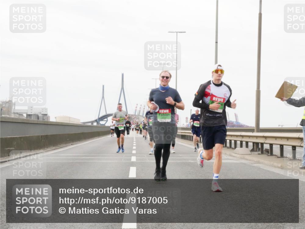03.10.2025 - Köhlbrandbrückenlauf Matties Gatica Varas http://msf.ph/oto/9187005 03.10.2025 15:48:30 Position 3 9619 meine-sportfotos.de