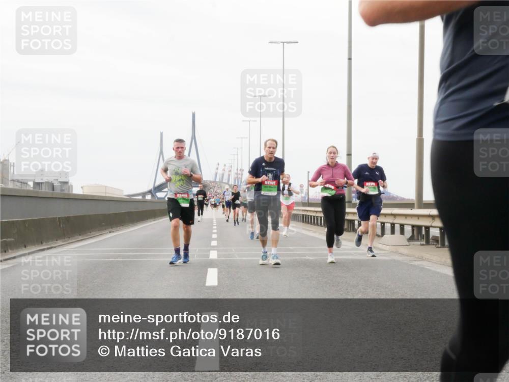 03.10.2025 - Köhlbrandbrückenlauf Matties Gatica Varas http://msf.ph/oto/9187016 03.10.2025 15:48:33 Position 3  meine-sportfotos.de