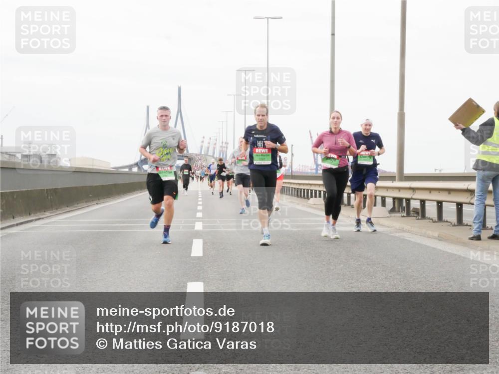 03.10.2025 - Köhlbrandbrückenlauf Matties Gatica Varas http://msf.ph/oto/9187018 03.10.2025 15:48:33 Position 3  meine-sportfotos.de