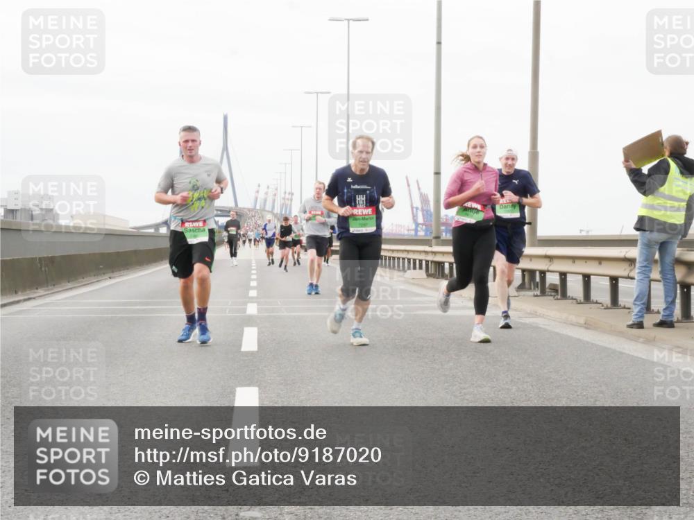 03.10.2025 - Köhlbrandbrückenlauf Matties Gatica Varas http://msf.ph/oto/9187020 03.10.2025 15:48:34 Position 3 745 meine-sportfotos.de