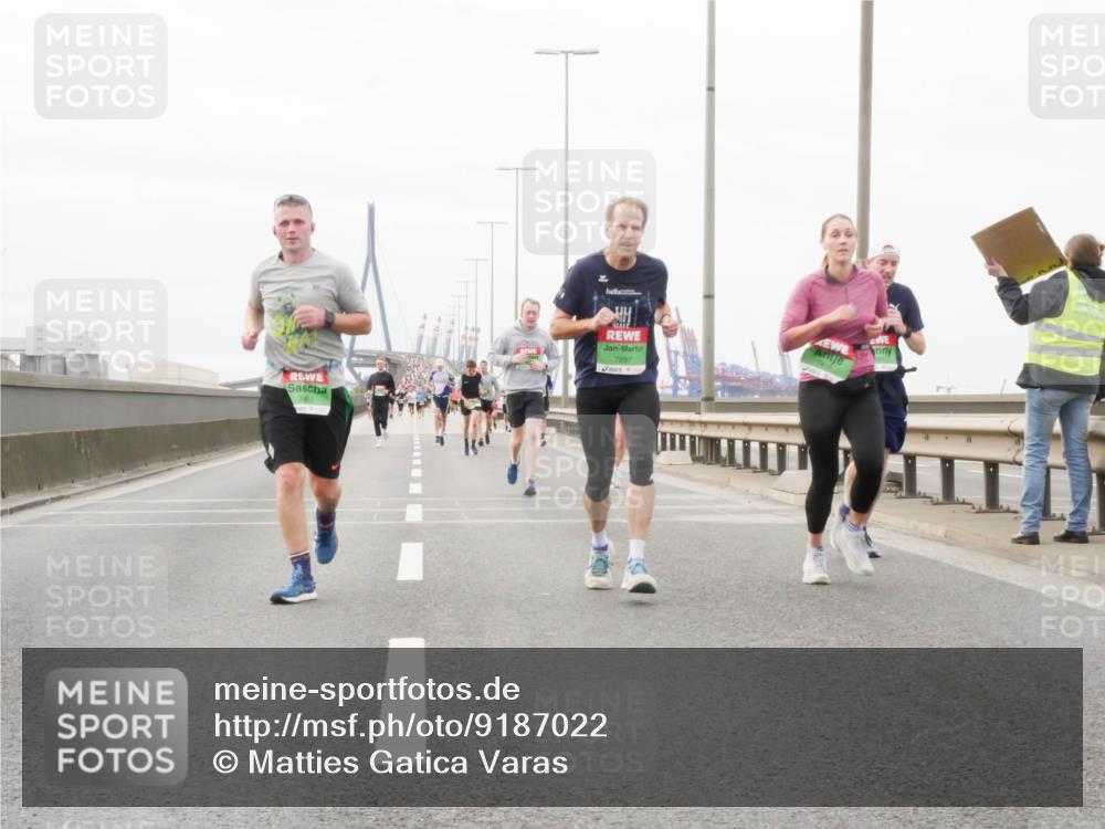 03.10.2025 - Köhlbrandbrückenlauf Matties Gatica Varas http://msf.ph/oto/9187022 03.10.2025 15:48:34 Position 3 7297 meine-sportfotos.de
