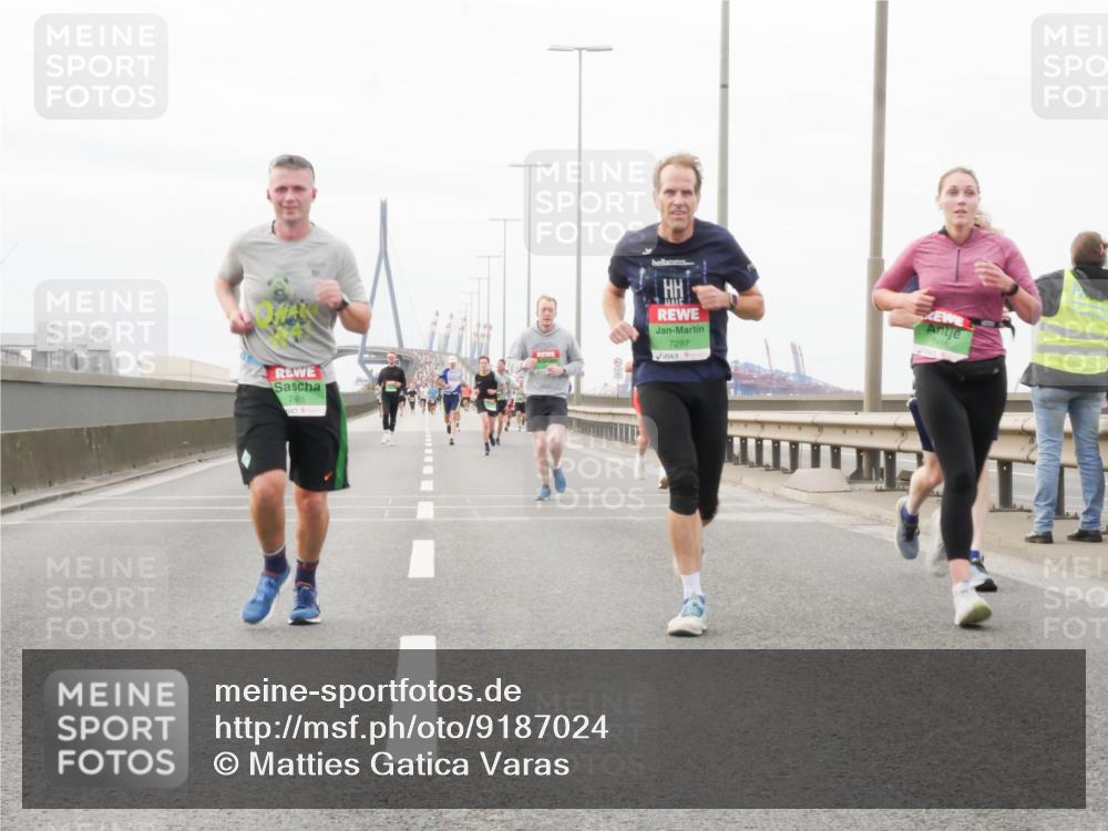 03.10.2025 - Köhlbrandbrückenlauf Matties Gatica Varas http://msf.ph/oto/9187024 03.10.2025 15:48:35 Position 3 7485, 7297, 7418 meine-sportfotos.de