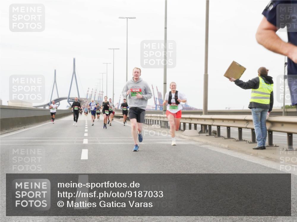 03.10.2025 - Köhlbrandbrückenlauf Matties Gatica Varas http://msf.ph/oto/9187033 03.10.2025 15:48:37 Position 3  meine-sportfotos.de