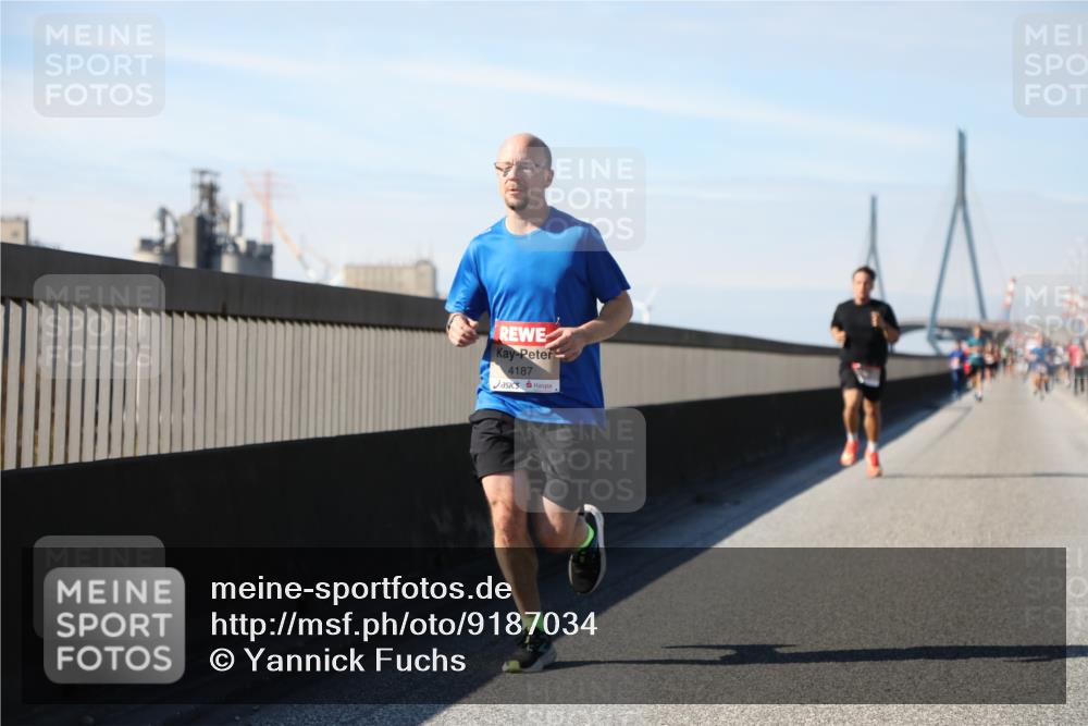03.10.2025 - Köhlbrandbrückenlauf Yannick Fuchs http://msf.ph/oto/9187034 03.10.2025 11:45:28 Position 3 4187 meine-sportfotos.de
