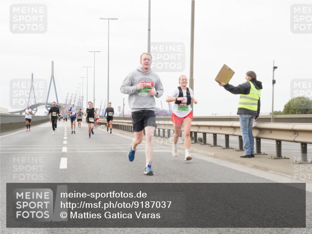 03.10.2025 - Köhlbrandbrückenlauf Matties Gatica Varas http://msf.ph/oto/9187037 03.10.2025 15:48:38 Position 3  meine-sportfotos.de