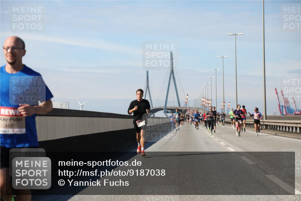 03.10.2025 - Köhlbrandbrückenlauf Yannick Fuchs http://msf.ph/oto/9187038 03.10.2025 11:45:29 Position 3 4187 meine-sportfotos.de