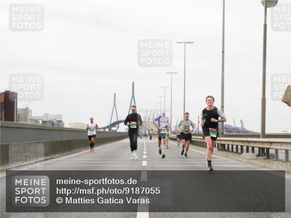03.10.2025 - Köhlbrandbrückenlauf Matties Gatica Varas http://msf.ph/oto/9187055 03.10.2025 15:48:43 Position 3  meine-sportfotos.de