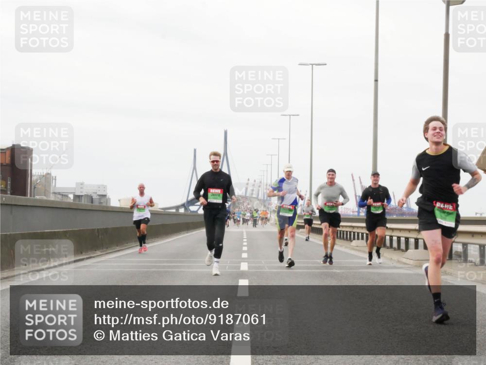 03.10.2025 - Köhlbrandbrückenlauf Matties Gatica Varas http://msf.ph/oto/9187061 03.10.2025 15:48:44 Position 3  meine-sportfotos.de
