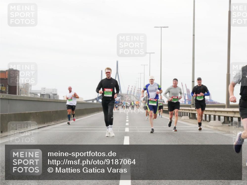03.10.2025 - Köhlbrandbrückenlauf Matties Gatica Varas http://msf.ph/oto/9187064 03.10.2025 15:48:45 Position 3  meine-sportfotos.de