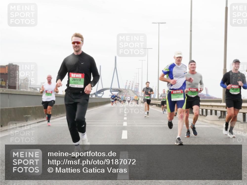 03.10.2025 - Köhlbrandbrückenlauf Matties Gatica Varas http://msf.ph/oto/9187072 03.10.2025 15:48:47 Position 3 7224, 7409, 7239 meine-sportfotos.de