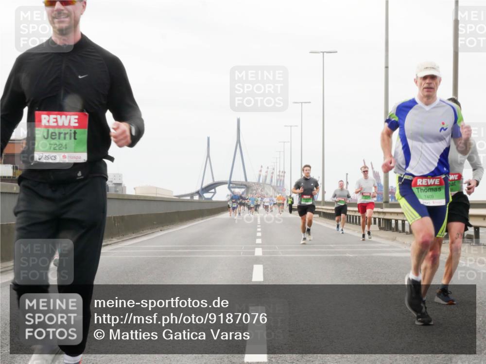 03.10.2025 - Köhlbrandbrückenlauf Matties Gatica Varas http://msf.ph/oto/9187076 03.10.2025 15:48:48 Position 3 7224, 7409 meine-sportfotos.de